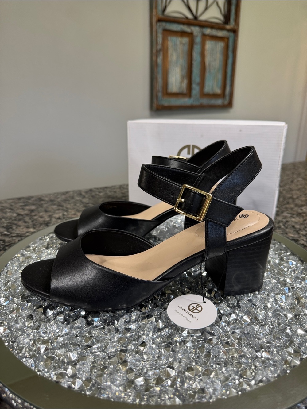Giani Bernini Black Leather Block Heel Sandals with Gold Buckle NEW 9.5 - Picture 5 of 11